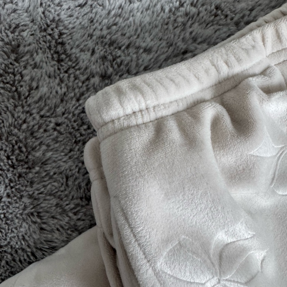 Flora Nikrooz Cream Loungewear Set - Picture 5 of 6